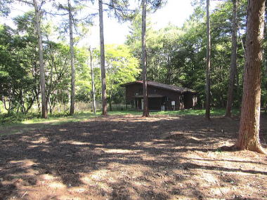 �΂Ɉ͂܂ꂽ�~�n